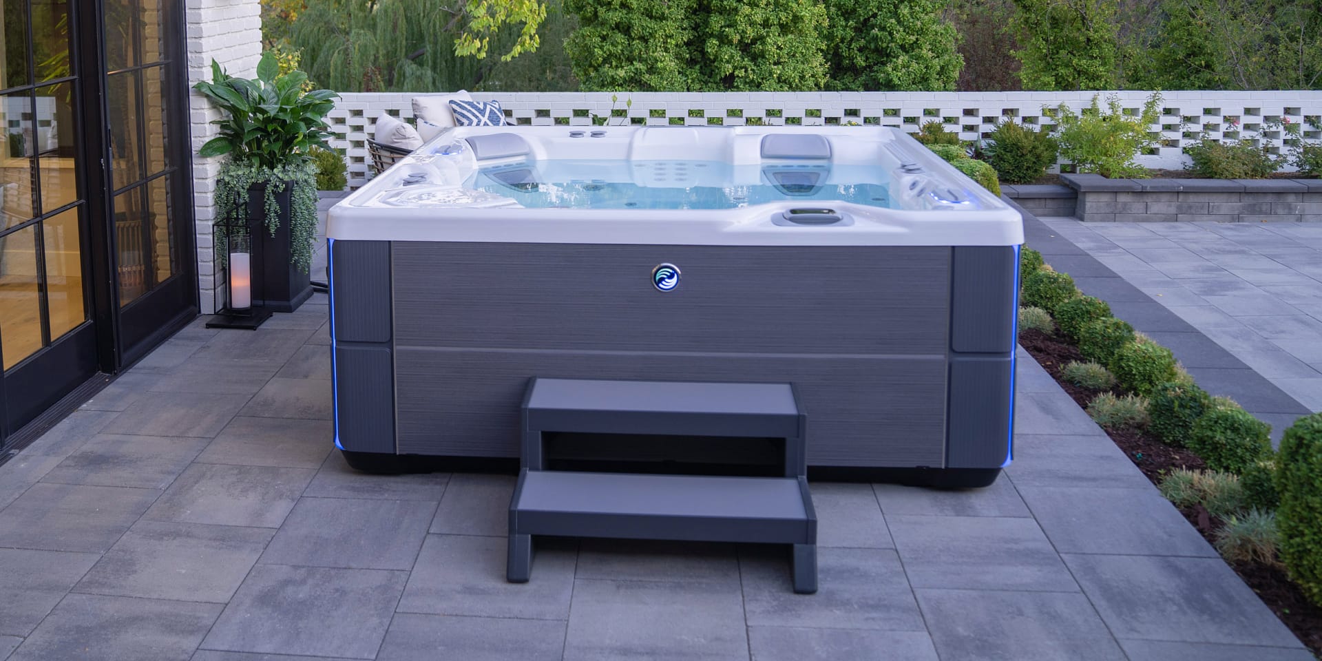 hot-spring-highlife-aria-alpinewhite-charcoal-spa-with-steps-cspot